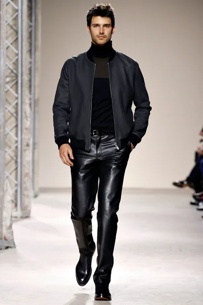 Look 10